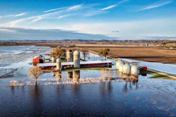 CLIMA E IMPRESE: UNA SU 3 A RISCHIO. LO STUDIO DI ENER2CROWD FOTOGRAFA L’ITALIA DEL CAMBIAMENTO CLIMATICO